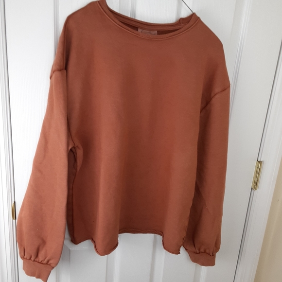 Universal Thread Tops - NWT UNIVERSAL THREAD Sweatshirt Size Medium